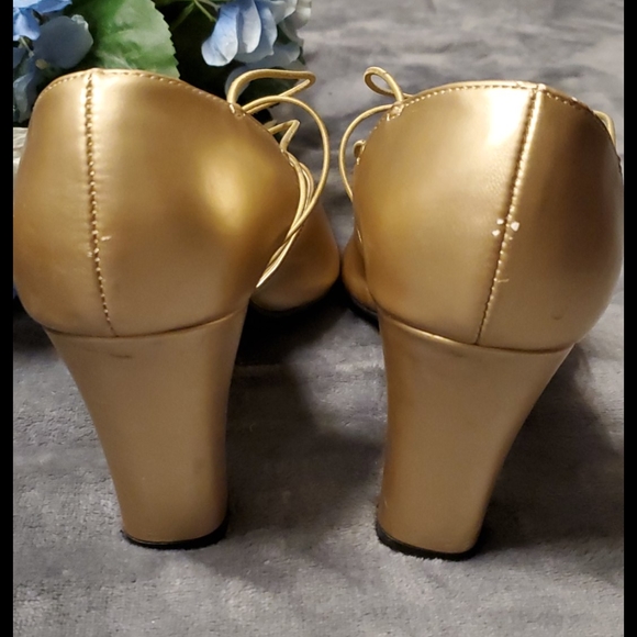 Heels - Picture 2 of 5